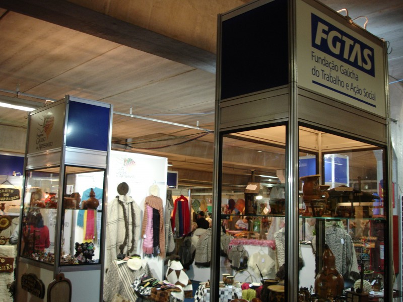 Estande da FGTAS comercializa artesanato típico gaúcho na Feiarte Portal do Estado do Rio Adesivo Para Box De Banheiro ~ Estande da FGTAS comercializa artesanato típico gaúcho na Feiarte Portal do Estado do Rio