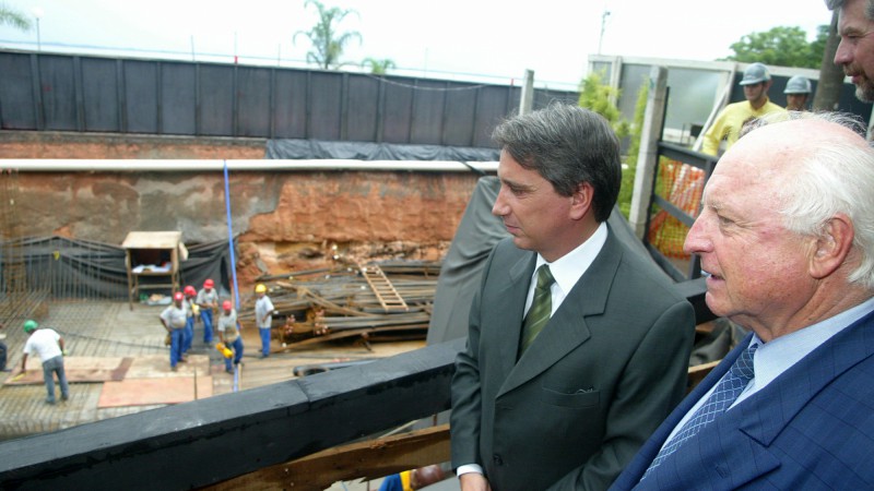 Governador Germano Rigotto na solenidade de colocação da pedra fundamental e inauguração do portal do futuro Museu Iberê Camargo.
