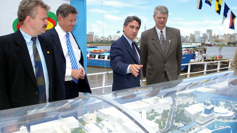 Governador Germano Rigotto participa da apresentação de relatório de trabalho para a revitalização do cais da Mauá. Local: Sede náutica do Grêmio Náutico União, na Ilha do Pavão.