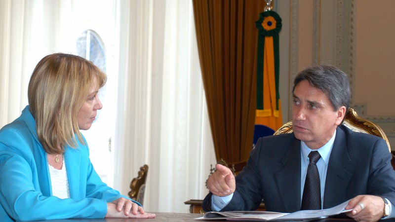 Governador Germano Rigotto em audiência com a presidente da ADVB, Ângela Baldino. Local: Gabinete do governador.
