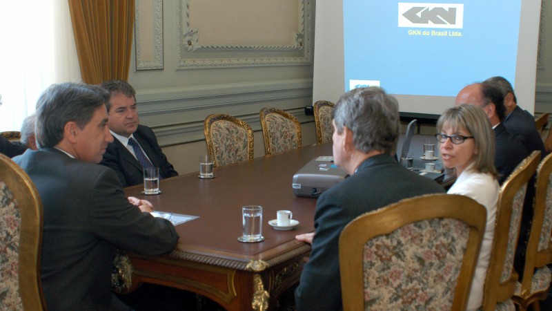 Governador Germano Rigotto em audiência com a direção da empresa GKN - Indústria de Autopeças. Local: Gabinete do Governador.