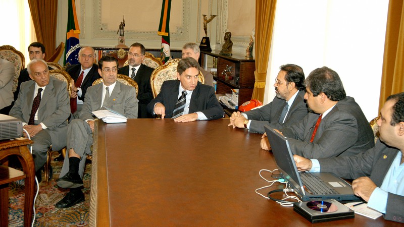 Governador Germano Rigotto participa da apresentação do projeto do Estaleiro Aker - Promar - Sr. Paulo Adady e Ariovaldo Rocha Local: Gabinete do Governador.