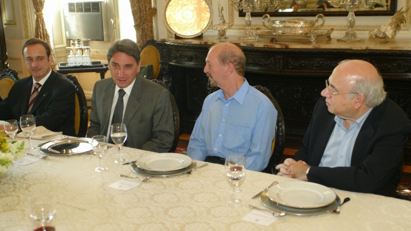Governador Germano Rigotto almoça com escritores no Rio Grande do Sul no Salão de Banquetes.