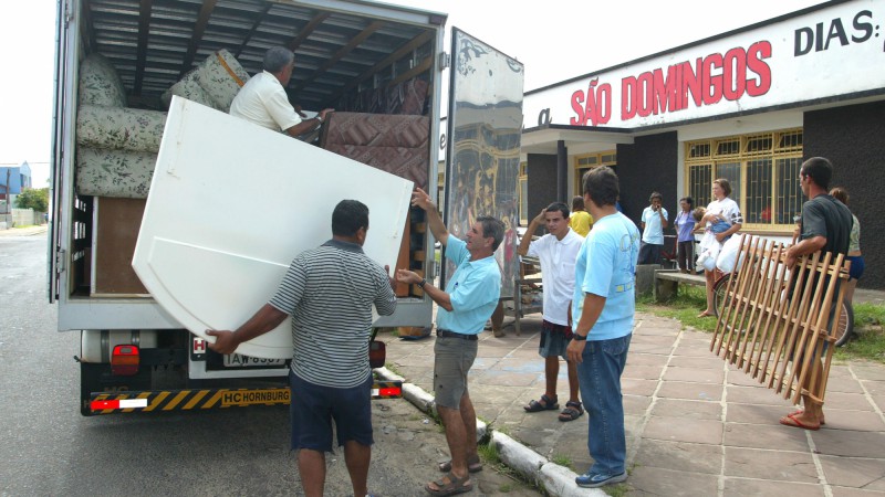 Novas reme&ccedil;as de donativos chegam a torres.