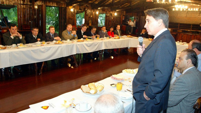 Governador Germano Rigotto em café da manhã com colunistas de Economia e de Política. Local: Galpão Crioulo do Palácio Piratini.