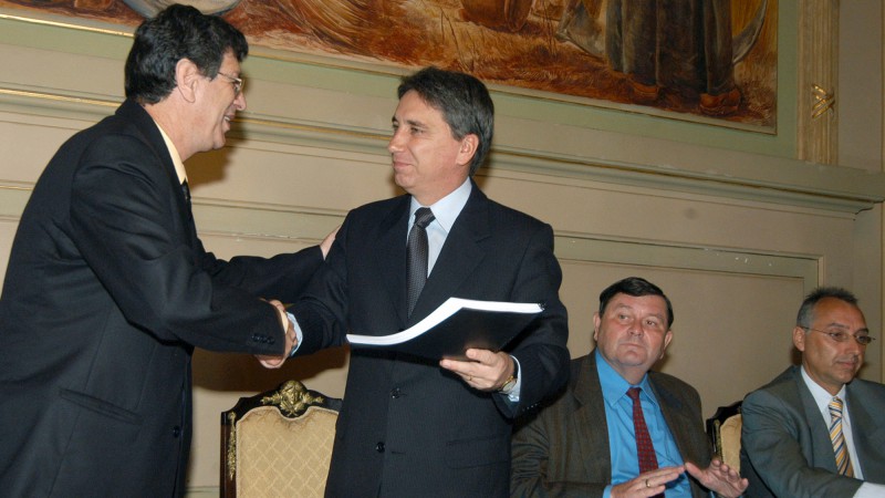 Governador Germano Rigotto durante lançamento do programa de Preservação da Mata Atlântica. Na foto: secretário do Meio Ambiente, Adilson Troca, governador Germano Rigotto, cônsul da Alemanha, Reinhard Thurner e o diretor do Banco KFM no Brasil, Alfredo S
