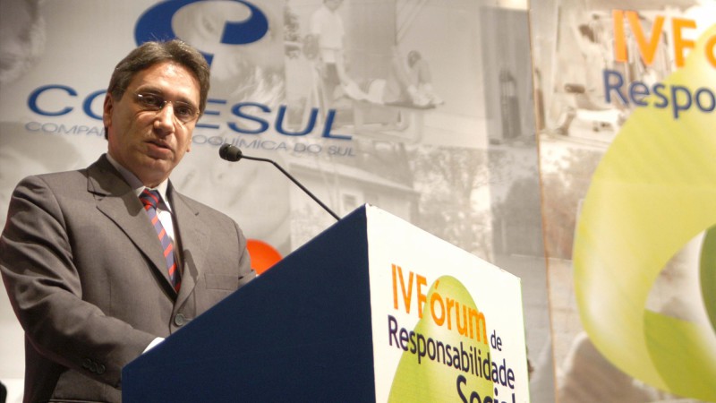 Governador Germano Rigotto durante a solenidade do 4º Forum de Responsabilidade Social.