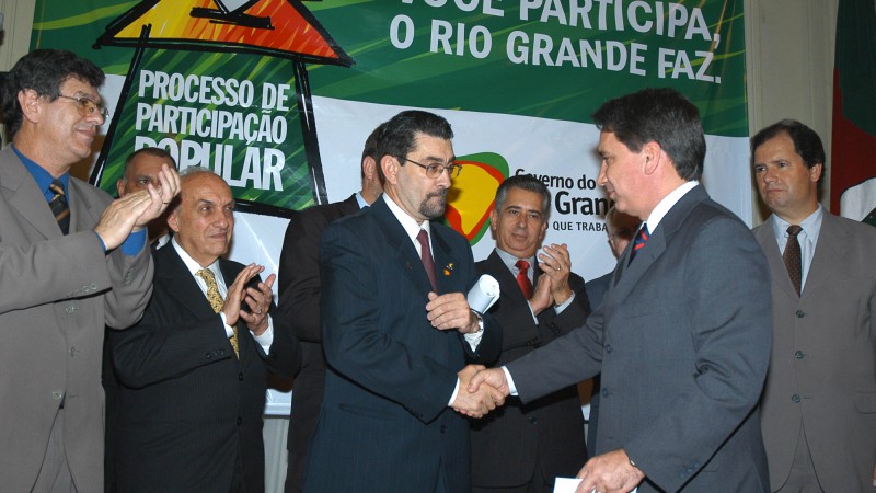 Governador Germano Rigotto assina Consulta Popular com os Coredes.