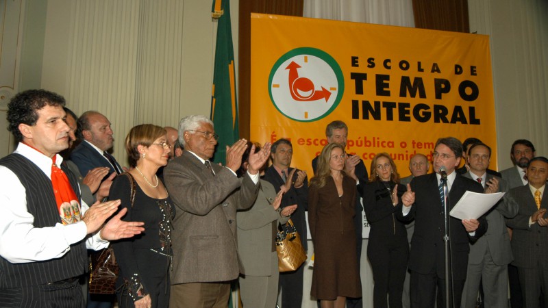 Governador Germano Rigotto em solenidade de lançamento do programa Escola de Tempo Integral. Local: Salão Negrinho do Pastoreio do Palácio Piratini.