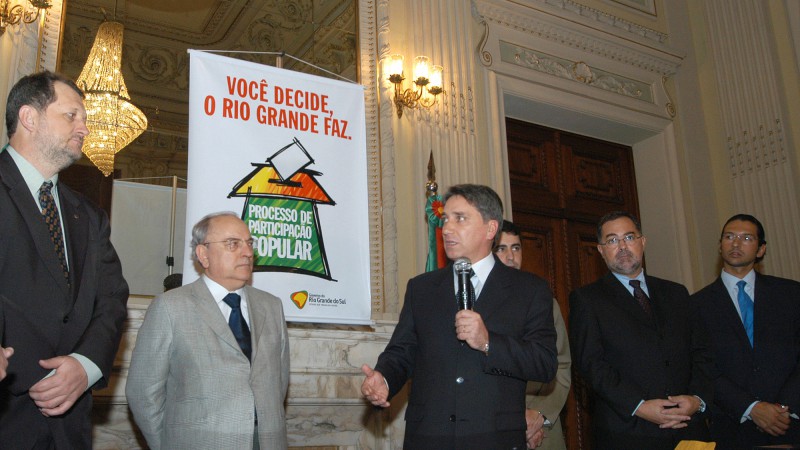 Governador Germano Rigotto divulgação os números da votação da Consulta Popular.