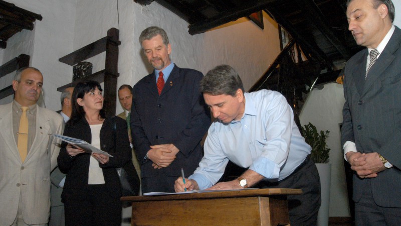 Governador Germano Rigotto assina projeto de lei que institui o Dia do Profissional em Educação Física. Local: Casa Branca.