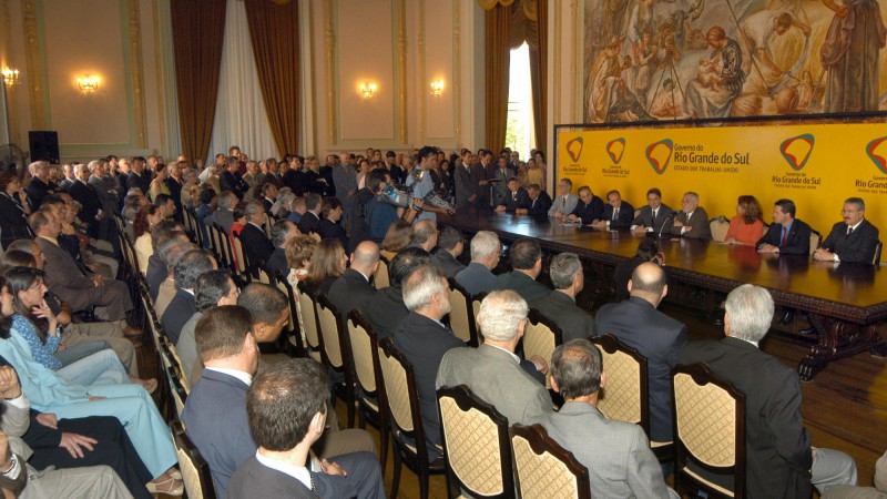 Governador Germano Rigotto durante a posse do coordenador da Assessoria de Imprensa do Palácio Piratini Celito De Grandi.