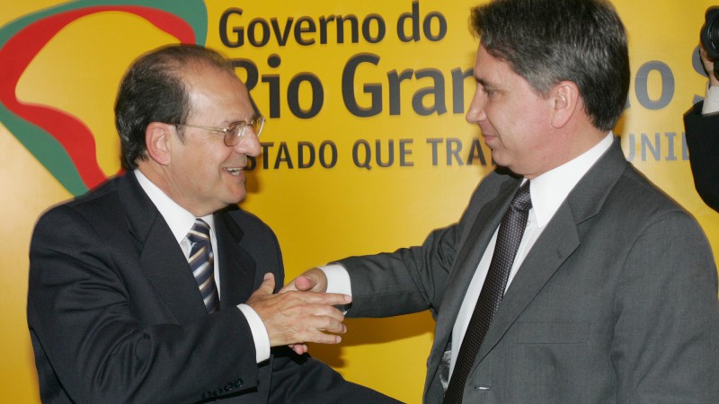 Governador Germano Rigotto durante a posse do coordenador da Assessoria de Imprensa do Palácio Piratini Celito De Grandi.