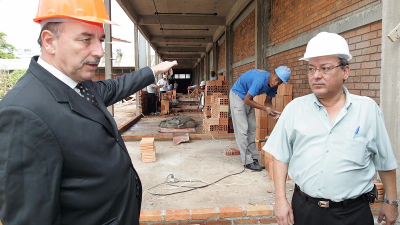 Secretário de Saúde Osmar Terra visita as obras de modernização do laboratório farmacêutico do RS.