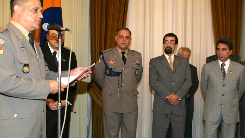 Governador Germano Rigotto durante solenidade da posse do novo Chefe da Casa Militar, Reuvaldo Vasconcellos. Presentes: novo Chefe da Casa Militar, Reuvaldo Vasconcellos, Vice-governador Antonio Holfeldt, Chefe da Casa Civil, Alberto Oliveira e Cel. Paulo