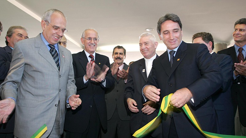 Governador Germano Rigotto participa da solenidade de inaugura&ccedil;&atilde;o da nova sede da Superintend&ecirc;ncia Regional da Pol&iacute;cia Federal no Rio Grande do Sul. Na foto: ministro da Justi&ccedil;a, Marcio Thomaz Bastos, superintendente regional da Pol&iacute;cia Federal, Ruben Alb