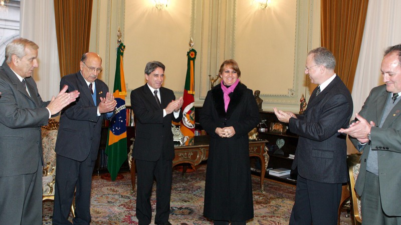 O governador do Estado, Germano Rigotto na audiência de posse da nova secretária executiva do Codesul, Eliana Maria Rodrigues da Cunha. Presentes: Diretor-presidente do BRDE, Germano Bonow, deputado estadual, Reginaldo Pujol, chefe adjunto da Casa Civil,