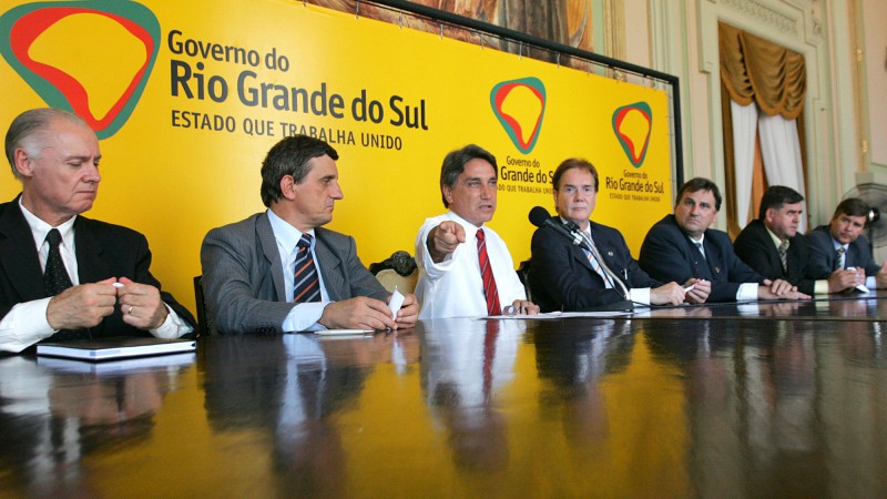 O governador do Estado, Germano Rigotto em audiência com prefeitos das associações dos municípios da Grande Santa Rosa e das Missões. Presentes: o secretário de Minas e Energia, Valdir Andres, o secretário do Meio Ambiente, Mauro Sparta, o dep. Federal Da