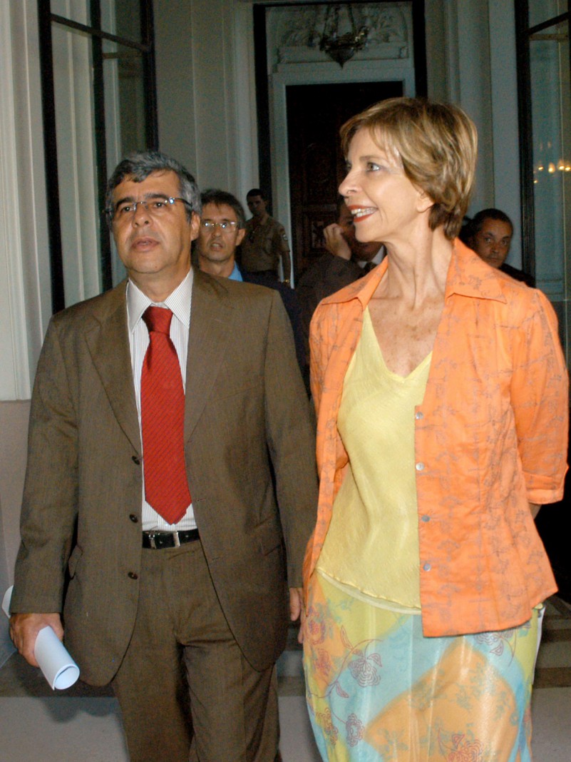 A governadora do Estado apresenta o seu porta voz, Paulo Fona.