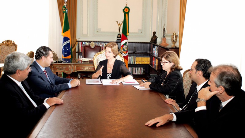 A governadora do Rio Grande do Sul, Yeda Crusius, em audiência com o presidente da WTorre Engenharia, Walter Torre Júnior e o vice-presidente Paulo Remy Gillet Neto, sobre construção de dique seco.
