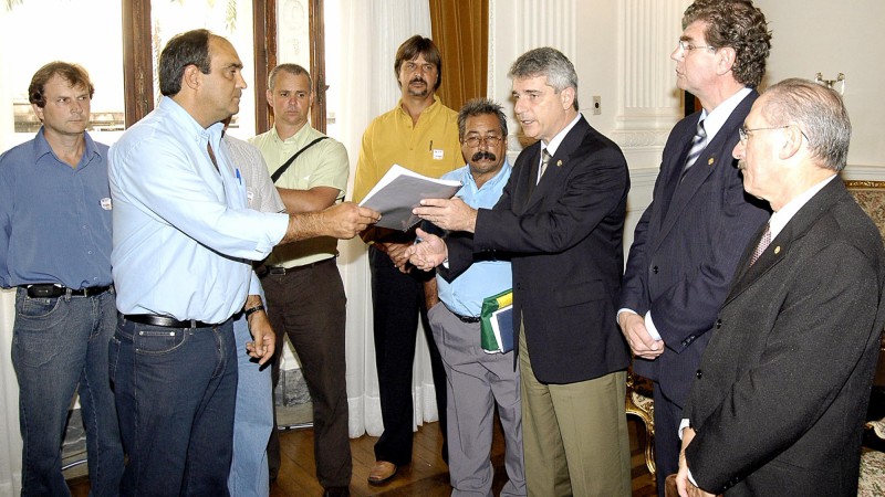 O chefe da Casa Civil, Luiz Fernando Záchia recebe prefeitos da região sul.