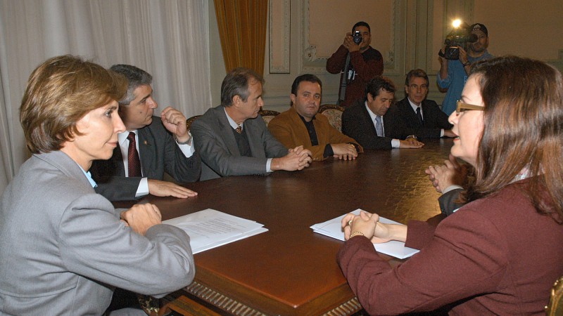 A governadora Yeda Crusius, em audi&ecirc;ncia com a presidente da Associa&ccedil;&atilde;o Comercial e Industrial de Novo Hamburgo, F&aacute;tima Daudt.