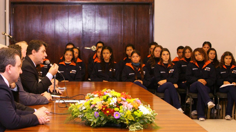 O presidente do Banrisul, Fernando Lemos durante a aula inaugural da quarta turma do Projeto Pescar.