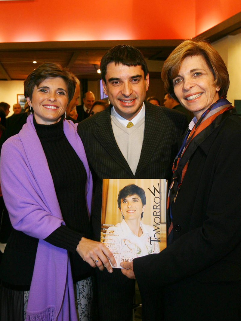 A governadora Yeda Crusius, durante o lançamento da 12ª edição da revista Tomorrow Magazine, onde a presidente do Comitê de Ação Solidária do Gabinete da Governadora, Tarsila Rorato Crusius, é capa da revista.