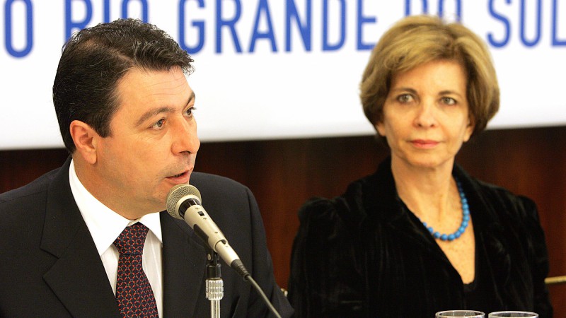 O presidente do Banrisul, Fernando Lemos e a governadora, Yeda Crusius, durante entrevista coletiva para apresentação do balanço financeiro do primeiro semestre de 2007 do Banrisul.