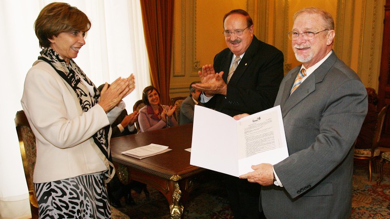 A governadora Yeda Crusius, durante audiência com coordenador do Balcão Ambiental da Fiergs, Torvaldo Mazzola Filho.