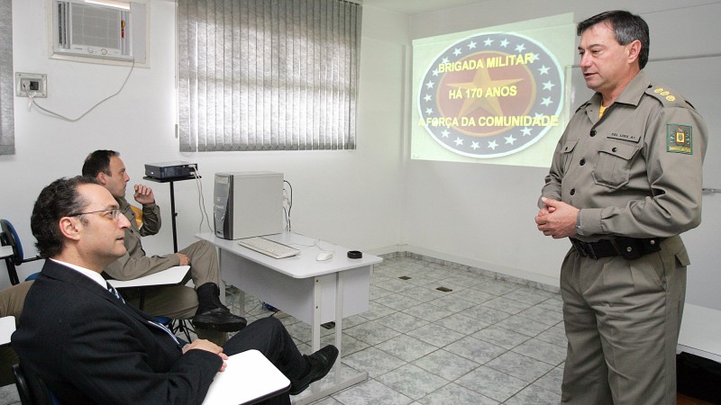 O secretário de Infra-Estrutura e Logística, Daniel Andrade durante reunião com o Comando do Batalhão Rodoviário para acertar detalhes do esquema de ciruculação de veículos na Rota do Sol, durante o feriado de 20 de Setembro. Na oportunidade, foi