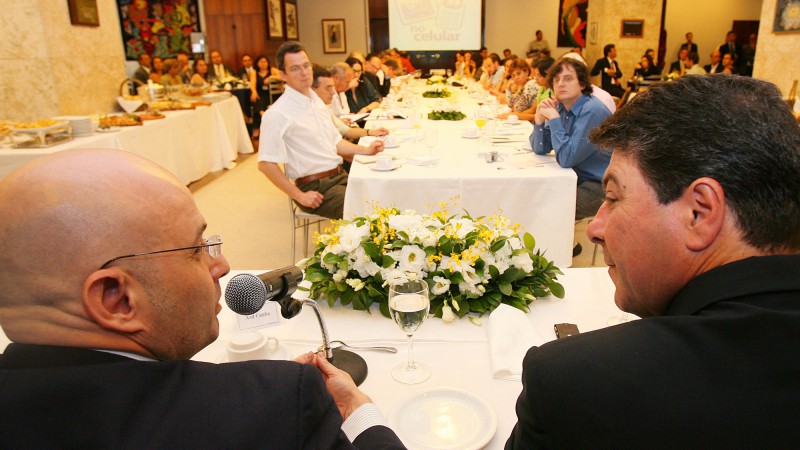 O presidente do Banrisul, Fernando Lemos e o secretário da Fazenda, Aod Cunha durante o lançamento do novo produto Banrisul Celular.