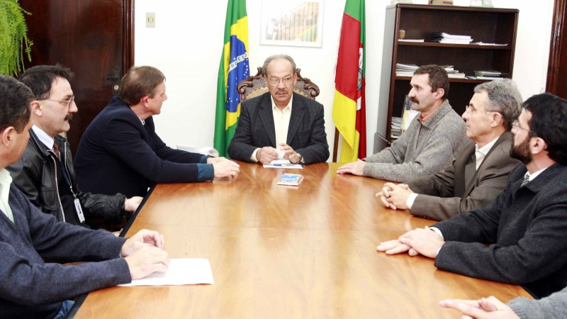 Secretário João Carlos Machado prometeu transferir o seu gabinete para o município, facilitando a aproximação com os agricultores da região A Agroshow 2008 terá a participação da Secretaria da Agricultura, Pecuária e Agronegócio. A garantia foi dada