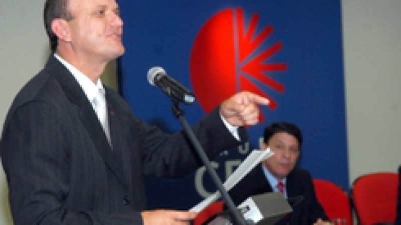 Foi realizada nesta sexta-feira (21), na sede do Grupo CEEE, em Porto Alegre, a posse do diretor administrativo, Carlos Ernesto Betiollo, que contou com a presen&ccedil;a do secret&aacute;rio em exerc&iacute;cio de Infra-Estrutura e Log&iacute;stica, Adalberto Silveira Netto, que