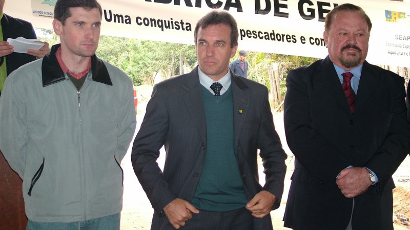 Mais de 100 pessoas estiveram presentes na inauguração da fábrica de gelo que vai beneficiar 120 famílias de pescadores e piscicultores do município de Tapes. A solenidade aconteceu nesta terça-feira (17), com a presença do gerente regional da