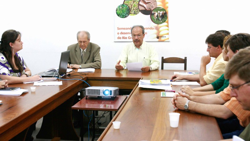 Regi&atilde;o Noroeste Colonial envolver&aacute; 34 munic&iacute;pios e a regi&atilde;o Centro-Serra ter&aacute; 12 cidades    Reunidos na tarde desta quarta-feira (24), os integrantes do Conselho Estadual de Desenvolvimento Rural Sustent&aacute;vel (CEDRS/RS) homologaram a cria&ccedil;&atilde;o de dois novos