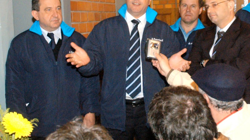 O Banrisul lan&ccedil;ou, nesta quinta-feira (30), durante o tradicional almo&ccedil;o com a imprensa na 30&ordf; Expointer, linhas especiais de cr&eacute;dito para pessoa f&iacute;sica e empresas. Para o presidente do banco, Fernando Lemos, as facilidades implementadas pelo Banrisul na