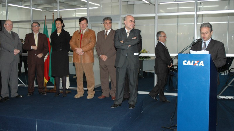 O secretário de Habitação, Saneamento e Desenvolvimento Urbano, Marco Alba, representou o governo do Estado no lançamento do Feirão da Casa Própria, promovido pela Caixa Econômica Federal (CEF), na manhã desta sexta-feira (18), no salão de exposições da