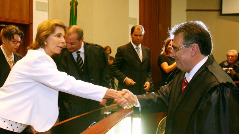 A governadora Yeda Crusius durante solenidade de posse do desembargador Gelson Rolim Stocker no Plen&aacute;rio Ministro Pedro Soares Mu&ntilde;oz do Tribunal de Justi&ccedil;a.