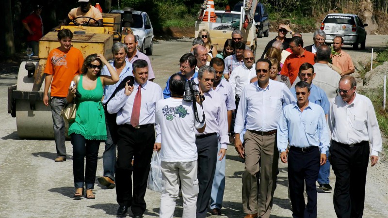 O secretário de Infra-Estrutura e Logística, Daniel Andrade, o diretor-geral do Daer, Gilberto Cunha, e o diretor de Obras, José Luiz Rocha Paiva, durante vistoria das obras da RS-737 (Federeca).