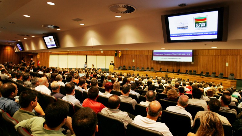 O secret&aacute;rio da Fazenda, Aod Cunha durante abertura do Semin&aacute;rio da Procergs.