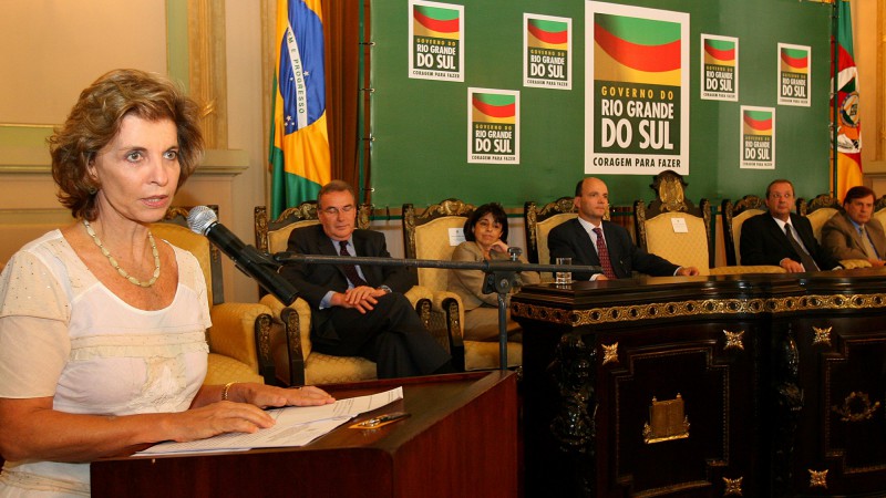 A governadora Yeda Crusius durante assinatura de escrituras para doação definitiva de imóveis do Estado para prefeituras municipais e assinatura de convênio de parceria com o Tribunal de Justiça do Estado.