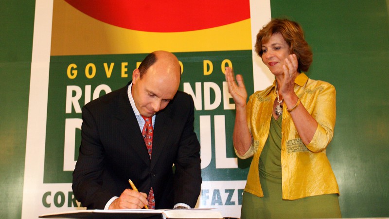 A governadora Yeda Crusius durante transmissão do cargo de governador do Estado ao vice-governador Paulo Afonso Feijó.