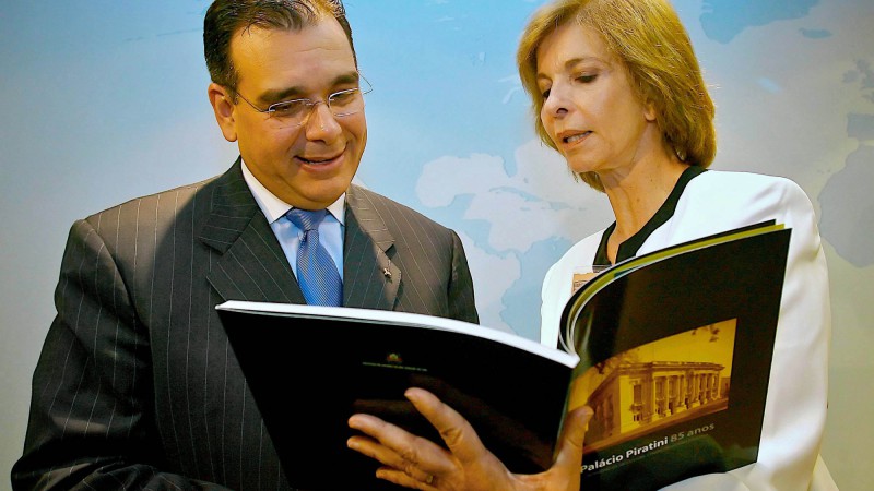 A governadora do Rio Grande do Sul, Yeda Crusius com Juan José Daboud, do Banco Mundial, em Washington.