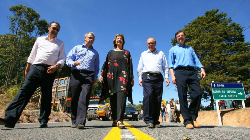 A governadora Yeda Crusius participa da solenidade de entrega da Pavimenta&ccedil;&atilde;o da Travessia Urbana da RS 737, em Arroio do Padre, e an&uacute;ncio da continuidade da obra a partir da BR-116.