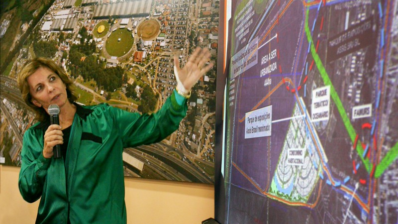 A governadora Yeda Crusius durante o anúncio da construção da avenida de acesso ao Parque de Exposições Assis Brasil.
