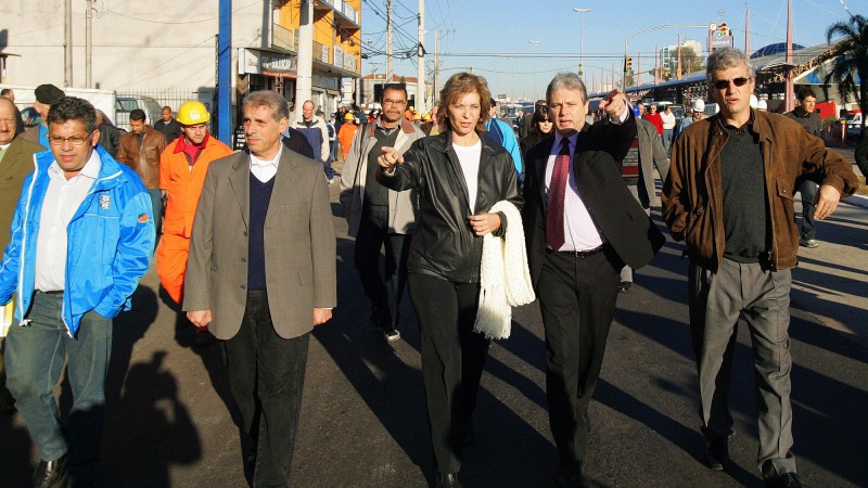 A governadora Yeda Crusius, o prefeito de Porto Alegre, José Fogaça e o secretário da Habitação e Desenvolvimento Urbano, Marco Alba durante a liberação do primeiro trecho da Avenida Baltazar de Oliveira Garcia.