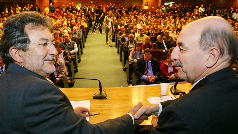 O secretário da Saúde, Osmar Terra e o secretário de Gestão Estratégica Participativa do Ministério da Saúde, Antonio Alves de Souza, durante entrega de computadores para os 496 Conselhos Municipais de Saúde do RS.