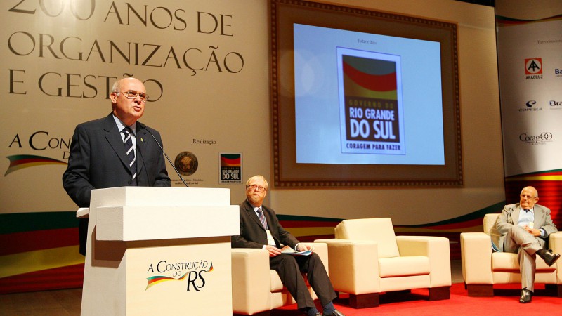O secretário da Ciência e Tecnologia, Paulo Schuller Maciel, durante sessão de abertura do seminário O RS em 1808, no auditório Dante Barone da Assembléia Legislativa.
