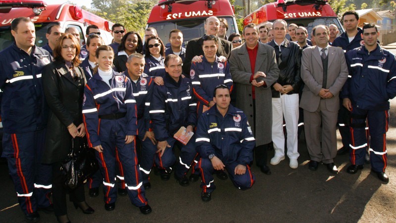 O secretário da Saúde, Osmar Terra, e o prefeito, Marcelo Machado, participam da inauguração de serviços do Salvar-Samu feito através de três ambulâncias e uma equipe de sete médicos, sete enfermeiros, seis técnicos de enfermagem e 15 condutores